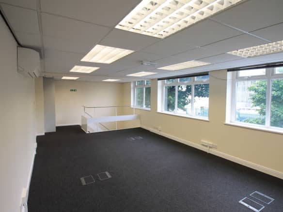Unit 3 Roundwood Industrial Estate, Warehouse to rent, Osset, Dewsbury, Wakefield
