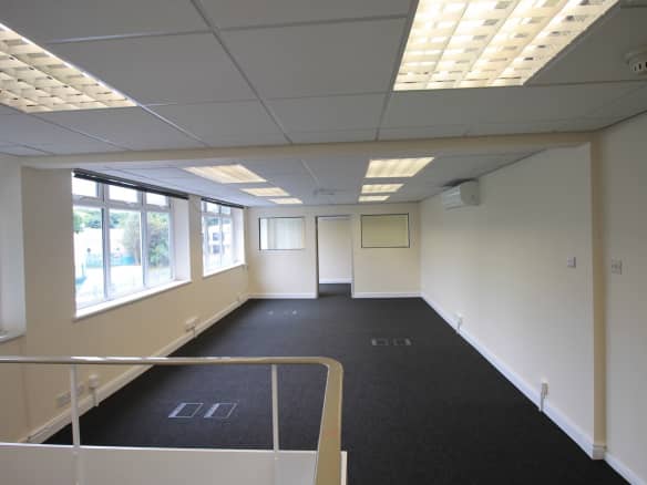 Unit 3 Roundwood Industrial Estate, Warehouse to rent, Osset, Dewsbury, Wakefield