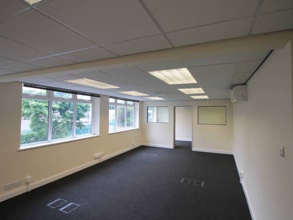 Unit 3 Roundwood Industrial Estate, Warehouse to rent, Osset, Dewsbury, Wakefield