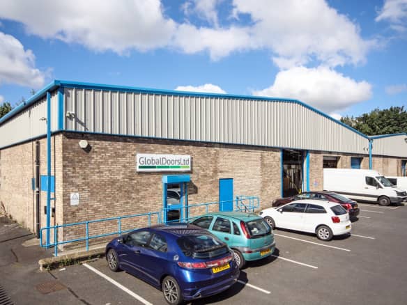 Unit 4 Roundwood Industrial Estate, Warehouse to rent, Osset, Dewsbury, Wakefield