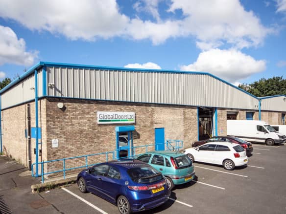 Unit 4 Roundwood Industrial Estate, Warehouse to rent, Osset, Dewsbury, Wakefield
