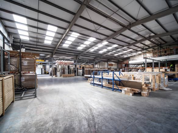 Unit 4 Roundwood Industrial Estate, Warehouse to rent, Osset, Dewsbury, Wakefield