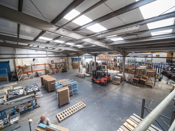 Unit 4 Roundwood Industrial Estate, Warehouse to rent, Osset, Dewsbury, Wakefield